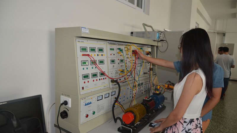 德力西低压电器开关：规格解析与选型要点